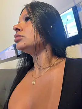 Elara_Luxe webcam