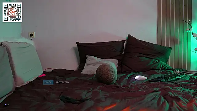 MrsTenderBeast webcam