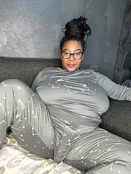 exclusiveleexx (F milf) - Twerk tail plug😜
