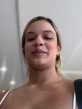 Alisha-Bond webcam