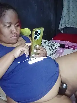 ChubbyMidgetxxx19 webcam