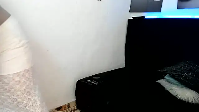 LinaBrowm webcam
