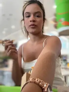 Alisha-Bond webcam