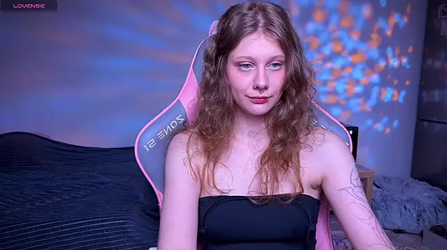 SweetyKiki webcam