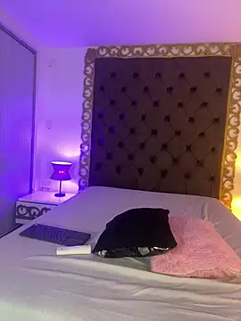 Adel_Nesbiit webcam