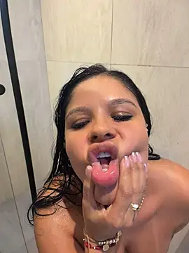 Elara_Luxe webcam