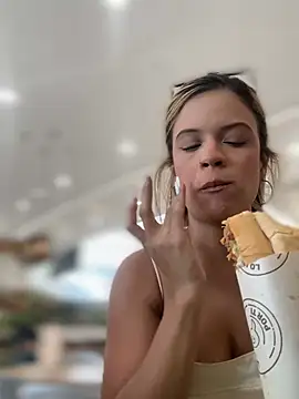 Alisha-Bond webcam