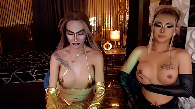 MonstrousCockDiva live sex cam