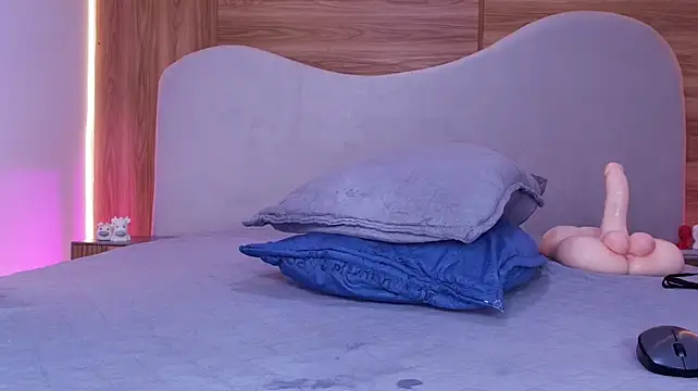 mia_stanfort webcam