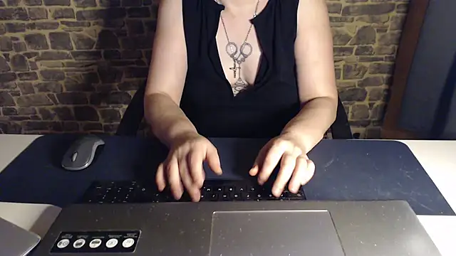 SweetPhoenix76 webcam