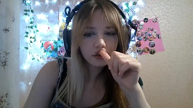 MilaTyan webcam