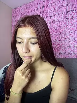 EveGreyson_Pink webcam