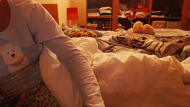 LovelyAndraGirl webcam
