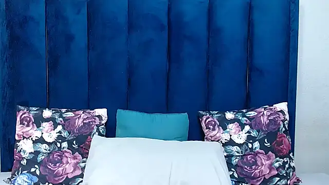 HotSmallTits webcam