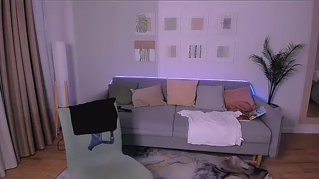 MiaLacrice webcam