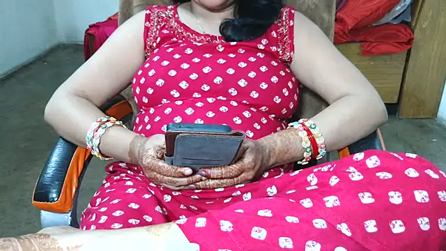 Cute_Mahi22 live cam on StripChat