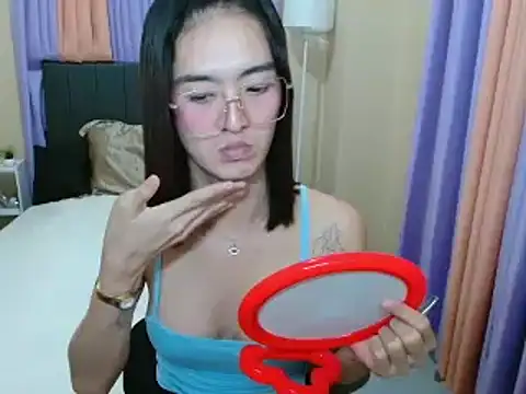 XxTsUncutAskaxX webcam