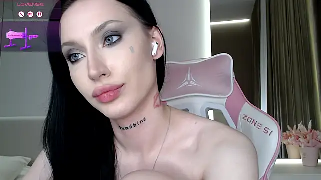 JenniferQueen11 live cam on StripChat