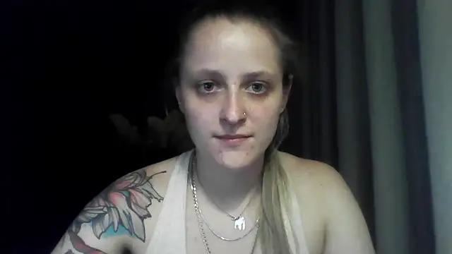 LeaWetGirl live cam on StripChat