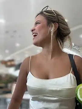 Alisha-Bond webcam