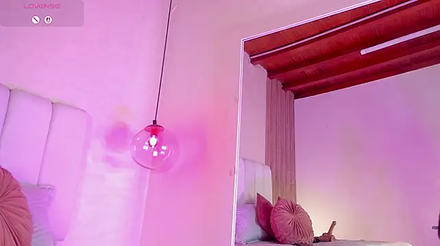 ElenaJamess webcam