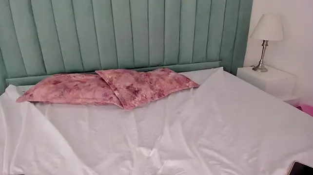 kimjonnes01 webcam