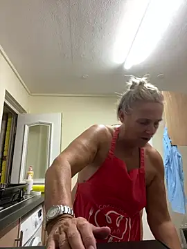 Blondnboujee53 live cam on StripChat