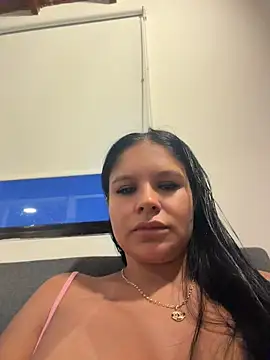 Elara_Luxe webcam