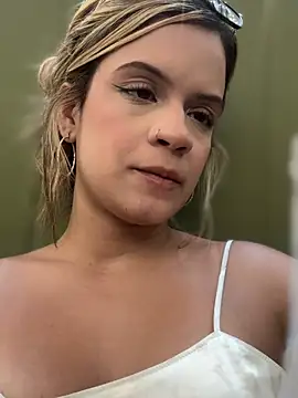 Alisha-Bond webcam