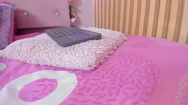 lovely__kiss__ webcam