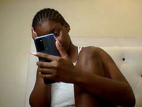 LovelyQueenR webcam