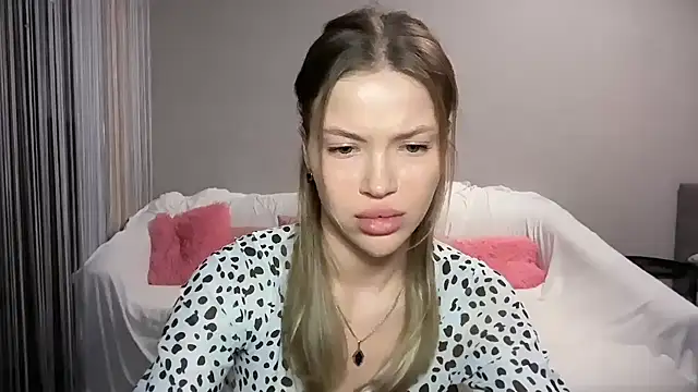 EmmyMills webcam