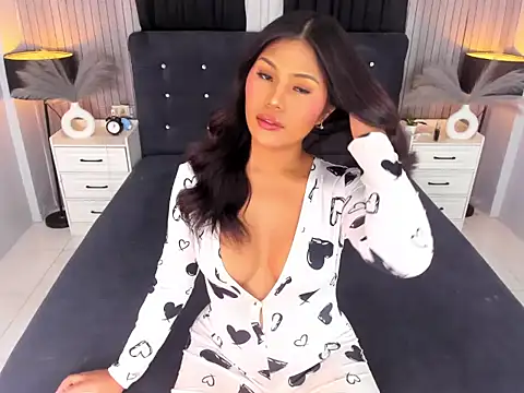 EllaCalifa webcam