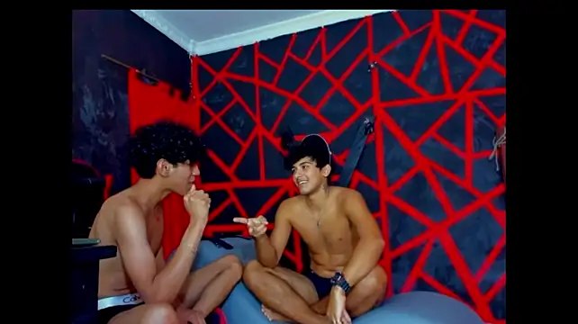 FRIENDS_LATINOS webcam