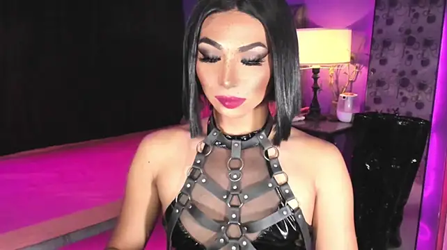 MaxxineMorenaTs live cam on StripChat