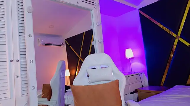 Adel_Nesbiit webcam