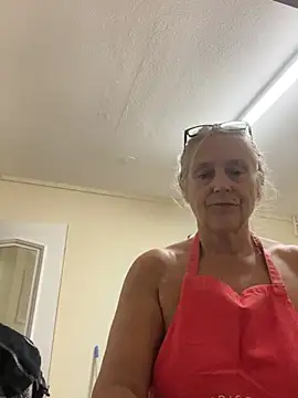 Blondnboujee53 webcam