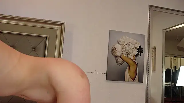 LeilaBie webcam