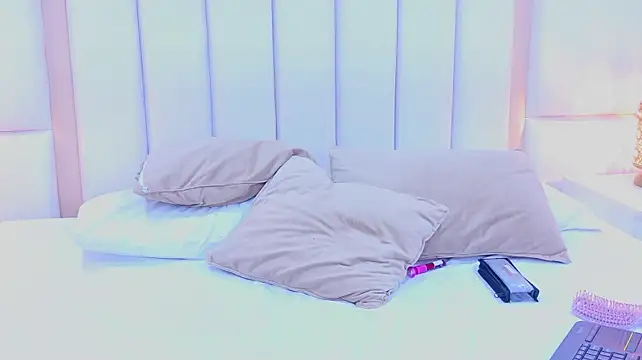 GabyMoreau webcam