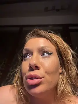 KrisKkiki webcam