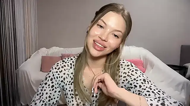 EmmyMills webcam