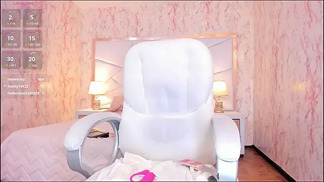 Emily_Whinfre webcam