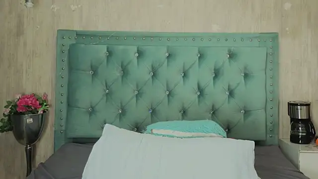 Marcelaa_fox live webcam
