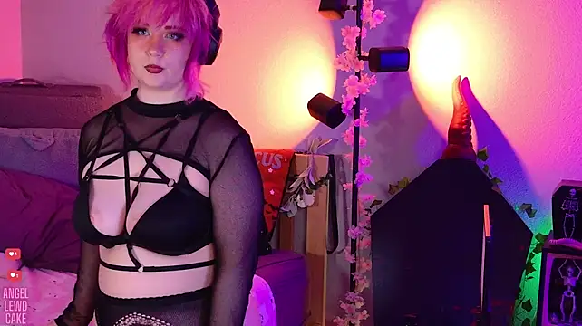 Angel-Lewd-Cake