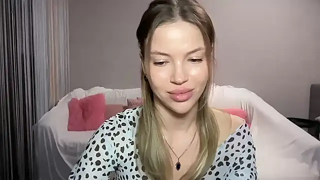 EmmyMills webcam