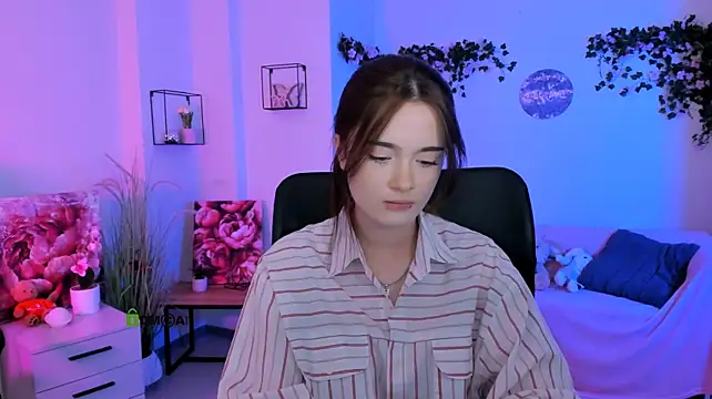 liana_kisses webcam