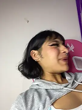 Larah_bell_uwu webcam