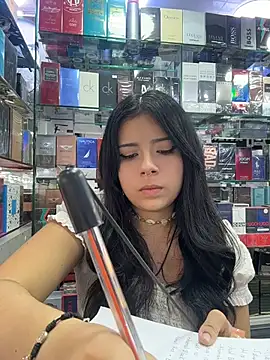 softdoll-_ live cam on StripChat