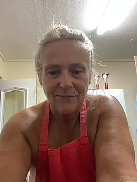 Blondnboujee53 webcam