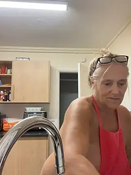 Blondnboujee53